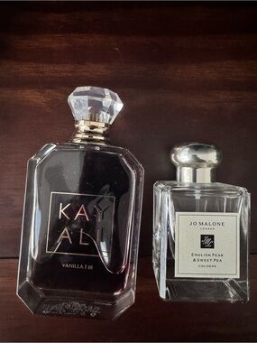 Vanilla 28 Glass Perfume Bottle - Black & Gold Accent